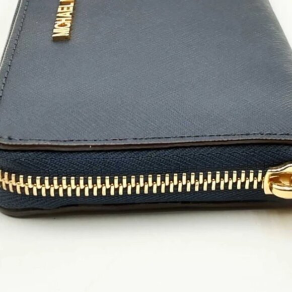 Michael Kors Jet Set Travel Large Continental Wallet - Picture 3 of 8